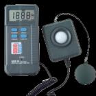 DE-3351  數(shù)字照度計。顯示:3 1/2 數(shù)字LCD顯示,最大值1999。光度計范圍:400～700。光譜響應中心波長:550。測量范圍:200/2000/20000/200000LUX。量程:0.1～19990 LUX 0.01～1999 FC



