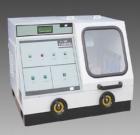 Q-100B型 全自動(dòng)試樣切割機(jī)具有超大切割室，可移動(dòng)式“T”型工作臺(tái)，液晶顯示各種切割數(shù)據(jù)；允許切割最大試樣直徑ф100mm,最大切割容積ф100mm×200mm；手動(dòng)切割/自動(dòng)切割任意切換；