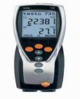  testo 735-2溫度儀精密、堅(jiān)固，帶有一個(gè)連接Pt100探頭的插口和2個(gè)連接熱電偶探頭的插口，三個(gè)探頭讀數(shù)在testo 735儀器上清晰顯示。選配高精度的Pt100插入式探頭時(shí)，系統(tǒng)精度高達(dá)0.05℃,分辨率0.001℃，非常適合作為標(biāo)準(zhǔn)儀器。
