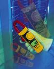 Fluke 336 鉗型表  真有效值鉗型儀表,具有大型背景燈顯示器，可以測(cè)量交流/直流電流和電壓的以及電機(jī)啟動(dòng)電流。具有顯示保留功能。