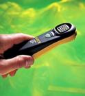 Fluke CO-220 一氧化碳表采用了最新一代的電子化學(xué)傳感器，無(wú)需使用抽吸泵即可快速地檢測(cè)周圍環(huán)境一氧化碳濃度的變化?？稍诖蟮腖CD顯示屏上顯示 0 至 1000 ppm的一氧化碳濃度 ,最大值保持功能,啟動(dòng)時(shí)傳感器自動(dòng)歸零和自檢序列。