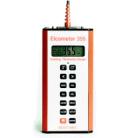 Elcometer 355高級(jí)涂層測(cè)厚儀增加了些特性及存儲(chǔ)容量。用戶可自行設(shè)定批組，存儲(chǔ)容量達(dá)10000個(gè)讀數(shù)，讀數(shù)可按需求輸出到計(jì)算機(jī)、數(shù)據(jù)記錄儀或打印機(jī)等。 全套的探頭模塊可用于不同的情況，所有模塊都都提供校準(zhǔn)片。 ±1%的精確度。 


