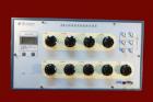 ZX119-8型兆歐表檢定裝置（帶端電壓測(cè)試）根據(jù)JJG 622-1997《絕緣電阻表(兆歐表) 》檢定規(guī)程之要求設(shè)計(jì)制造，并符合JJG 1005-2005電子式絕緣電阻表檢定規(guī)程的各項(xiàng)要求。該檢定裝置由可調(diào)式標(biāo)準(zhǔn)高阻箱、恒轉(zhuǎn)速源、兆歐表端電壓測(cè)試儀、數(shù)字式自動(dòng)量程絕緣電阻表組成.
