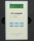 UV-int160增強(qiáng)型UV能量計(jì)，儀器適用： 測(cè)量UV紫外光強(qiáng)度，能量，溫度，波長(zhǎng)范圍：UV 315 - 410 nm MAX:365nm，輸入功率：0 -- 5,000 mW/，測(cè)量范圍：0 -- 2,000 mW/cm2，顯示范圍：0 -- 36,000 mJ/cm2，能量顯示： 2×16位LCD液晶，測(cè)量精度：± 5 % ，測(cè)量溫度：0--115°C 

