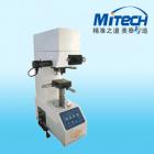 用途和使用范圍 HV-5型小負荷維氏硬度計是一種直接施加試驗力的硬度計。可用于測定黑色金屬(不包括鑄鐵)及有色金屬的維氏硬度。由于該機的試驗力較小，壓痕測量裝置的測試精度高，特別適用于測定薄小零件及表面鍍層的維氏硬度。本硬度計還配有可編程序計算器，使硬度值計算大為迅速準確。該機適用于機械、冶金、國防、科研及大專院校等部門的熱處理車間及試驗室進行維氏硬度試驗，也可供計量部門作為標準維氏硬度計使用。主要技術規(guī)格 1、試驗力：(共八級) 1.961N(O.2kgf)、 2.942N(0.3kgf)、 4.903N(0.5kgf)、9.807N(1.0kgf)、 19.61N(2.0kgf)、 24.52N(2.5kgf)、29.42N(3.0kgf)、 49.03N(5.0kgf)。 2、測量顯微鏡：物鏡：10X、40X； 目鏡：12.5X；總放大倍率：125X、500X。 3、測量范圍：10X物鏡 0.2---1mm； 40X物鏡 0---0.2mm。 4、最小分度值：10X物鏡 0.001mm；40X物鏡 0.00025mm。 5、金剛石壓頭：相對面夾角：136o； 橫刃：不大于0.001mm。 6、試件最大高度： 130mm。 7、壓痕中心至機壁距離：100mm。 8、電源電壓：交流220V。 9、外型尺寸：450X380X670mm( 長×寬×高)。 10、重量： 71kg。主要附件 座標試臺：1個 薄板試臺：1個 細軸試臺：1個 金剛石角錐壓頭：1只 平口鉗： 1個 標準維氏硬度塊：2塊 標準顯微硬度塊：1塊 大V形塊：1個 小V形塊：1個 電子計算器：1個