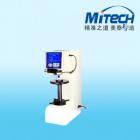 HBS-3000型數(shù)顯布氏硬度計 
HBS-3000數(shù)顯布氏硬度計是新開發(fā)的，具有國內(nèi)先進水平的新一代布氏硬度計。適用于黑色金屬，有色金屬的布氏硬度測定。本機采用電子自動加荷，計算機軟件編程，高倍率光學(xué)測量，光電傳感等系統(tǒng)。各項操作過程和試驗結(jié)果的數(shù)據(jù)均可在LTD大屏幕顯示，試驗結(jié)果的數(shù)據(jù)可通過打印機輸出。本機適用于各類生產(chǎn)加工企業(yè)、大專院校、科研機械的試驗室。
