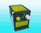 斯萊德SL-008高壓電源供應(yīng)器電壓為5.6KV，可提供2組高壓電源輸出供離子風(fēng)咀、離子銅棒、離子風(fēng)銅棒等使用，可方便的根據(jù)標(biāo)識(shí)和安裝說(shuō)明進(jìn)行連接靜電消除器，斯萊德高壓電源供應(yīng)器具有短路保護(hù)功能，安全、方便。 