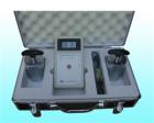 斯萊德Dr.Schneider pc SL-030B數(shù)顯重錘式表面電阻測試儀是通過測量防靜電產(chǎn)品的電阻，從而檢測防靜電產(chǎn)品的防靜電能力，SL-030B數(shù)顯重錘式表面電阻測試儀遵循ASTM標準D-257測試方法，測試時只需把兩個重錘放置在需要測量的物體表面及按下紅色的按鍵，儀器上會顯示出所測物的表面電阻值。
